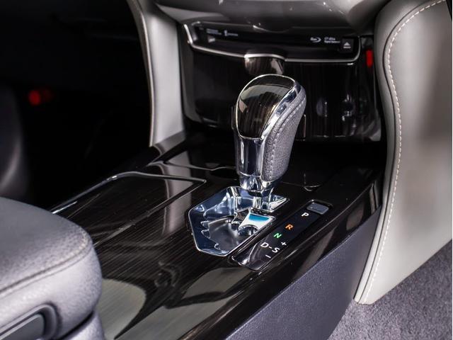 クラウンハイブリッド アスリートＳ　Ｊ－フロンティア　後期型（禁煙車）（純正１８インチアルミ）（専用ハーフレザー）（セーフティセンス）衝突軽減ブレーキ　踏み間違い防止機能　車線逸脱抑制ＬＤＡ　レーダークルーズ　オートマチックハイビーム　専用内外装（34枚目）