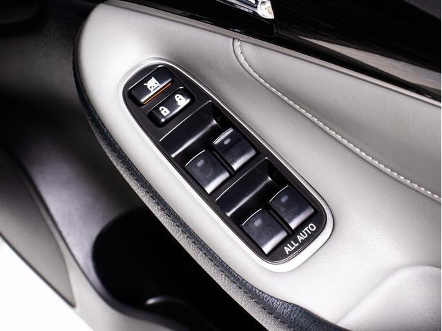 クラウンハイブリッド アスリートＳ　Ｊ－フロンティア　後期型（禁煙車）（純正１８インチアルミ）（専用ハーフレザー）（セーフティセンス）衝突軽減ブレーキ　踏み間違い防止機能　車線逸脱抑制ＬＤＡ　レーダークルーズ　オートマチックハイビーム　専用内外装（36枚目）