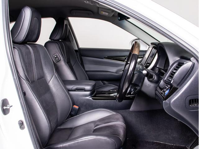 クラウンハイブリッド アスリートS J-フロンティアリミテッド 後期型(特別仕様車)(オプション18インチアルミ)(フルエアロ)(トヨタセーフティセンス)(点検記録簿6枚)衝突軽減ブレーキ 踏み間違い防止機能 車線逸脱抑制LDA レーダークルーズ 専用内外装(31枚目)