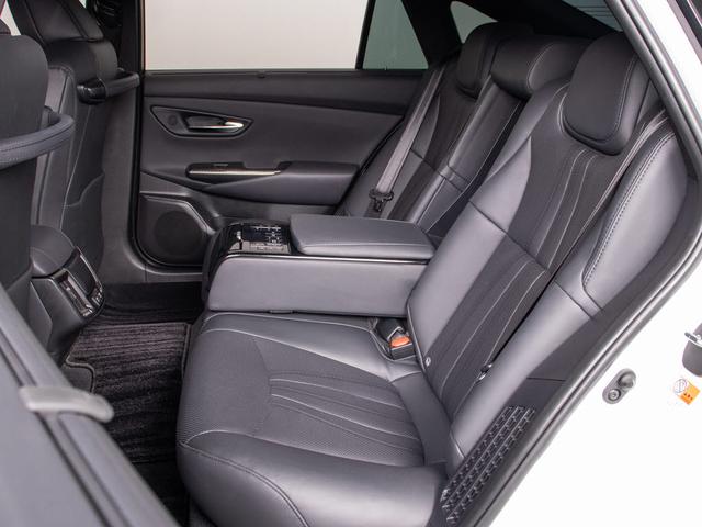 クラウンハイブリッド ＲＳアドバンス　後期型（サンルーフ）（リヤコンフォートＰＫＧ）（モデリスタ１９インチＡＷ）（黒本革シート）（フルエアロ）（パノラミックビューモニター）セーフティセンス　シーケンシャルウィンカー　デジタルインナーミラー（10枚目）