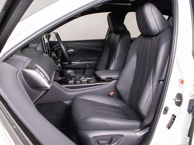 クラウンハイブリッド ＲＳアドバンス　後期型（サンルーフ）（リヤコンフォートＰＫＧ）（モデリスタ１９インチＡＷ）（黒本革シート）（フルエアロ）（パノラミックビューモニター）セーフティセンス　シーケンシャルウィンカー　デジタルインナーミラー（37枚目）