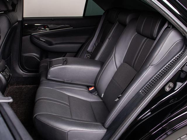 クラウンハイブリッド アスリートG (禁煙車)(黒本革シート)(オプション18インチアルミ)(フルエアロ)(衝突軽減ブレーキ)(踏み間違い防止機能)レーダークルーズ アダプティブハイビーム シートメモリー Bluetooth対応(7枚目)