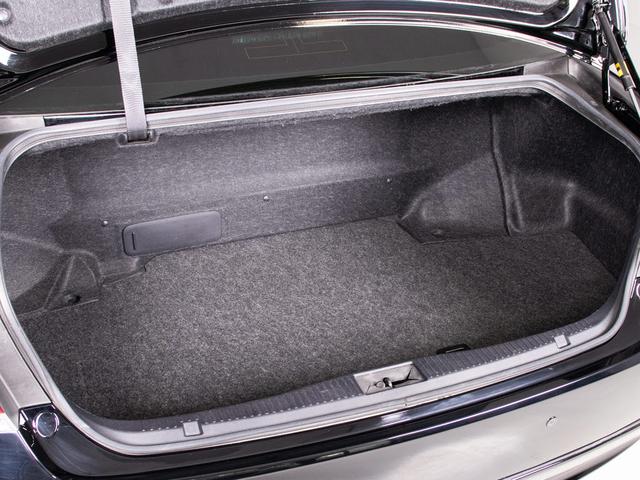 クラウンハイブリッド アスリートG (禁煙車)(黒本革シート)(オプション18インチアルミ)(フルエアロ)(衝突軽減ブレーキ)(踏み間違い防止機能)レーダークルーズ アダプティブハイビーム シートメモリー Bluetooth対応(28枚目)