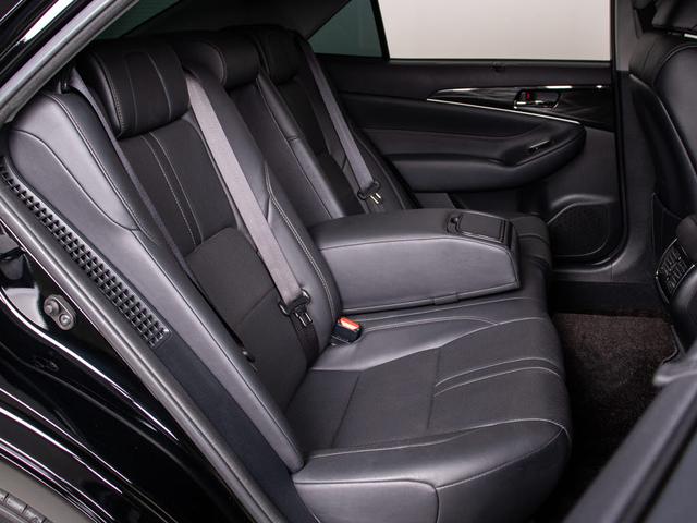 クラウンハイブリッド アスリートG (禁煙車)(黒本革シート)(オプション18インチアルミ)(フルエアロ)(衝突軽減ブレーキ)(踏み間違い防止機能)レーダークルーズ アダプティブハイビーム シートメモリー Bluetooth対応(33枚目)