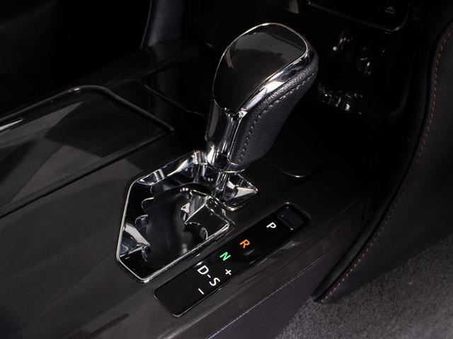 クラウンハイブリッド アスリートG (禁煙車)(黒本革シート)(オプション18インチアルミ)(フルエアロ)(衝突軽減ブレーキ)(踏み間違い防止機能)レーダークルーズ アダプティブハイビーム シートメモリー Bluetooth対応(42枚目)