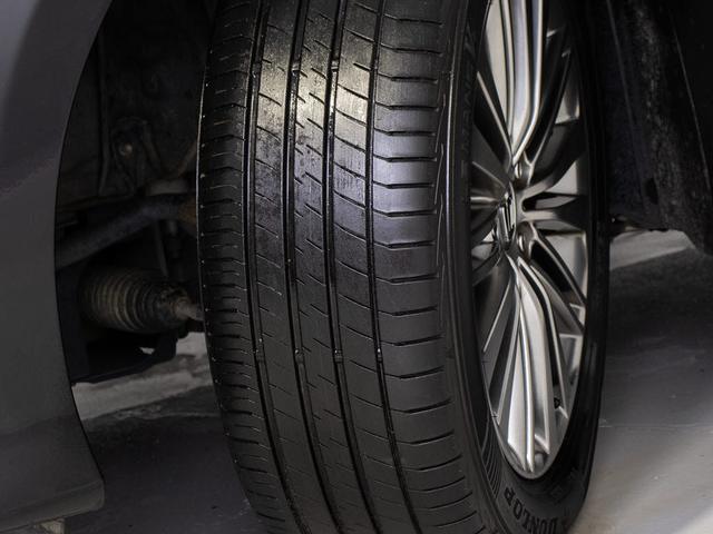 クラウンハイブリッド ロイヤルサルーンＧ　後期型／黒本革／ＢＳＭ／オプション１７ＡＷ／Ｓヒータ／レギュラーガソリン対応モデル／クルーズコントロール／電動パワーシート／ステアリングヒーター／ＬＥＤヘッドライト（26枚目）