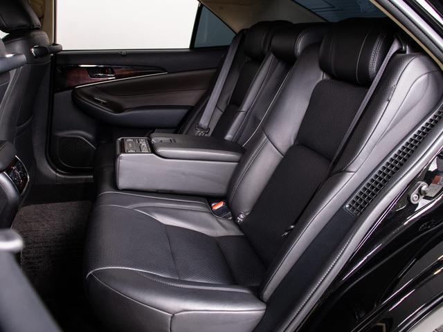 クラウンハイブリッド ロイヤルサルーンＧ　後期型／黒本革／ＢＳＭ／オプション１７ＡＷ／Ｓヒータ／レギュラーガソリン対応モデル／クルーズコントロール／電動パワーシート／ステアリングヒーター／ＬＥＤヘッドライト（35枚目）