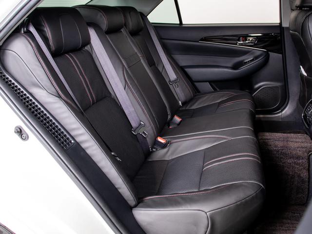 クラウンハイブリッド アスリートＳ　後期型（禁煙車）（サンルーフ）（黒本革シート）（オプション１８インチＡＷ）（トヨタセーフティセンス）衝突軽減ブレーキ　踏み間違い防止機能　レーダークルーズ　オートマチックハイビーム　車線逸脱抑制ＬＤＡ（8枚目）