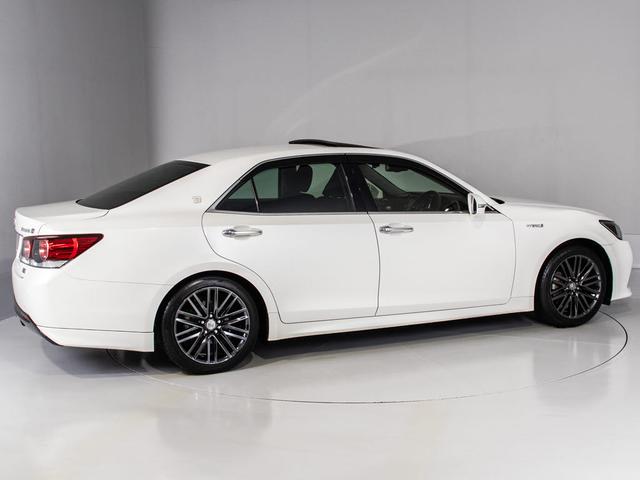 クラウンハイブリッド アスリートＳ　後期型（禁煙車）（サンルーフ）（黒本革シート）（オプション１８インチＡＷ）（トヨタセーフティセンス）衝突軽減ブレーキ　踏み間違い防止機能　レーダークルーズ　オートマチックハイビーム　車線逸脱抑制ＬＤＡ（14枚目）