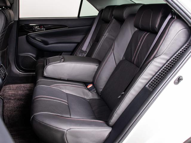 クラウンハイブリッド アスリートＳ　後期型（禁煙車）（サンルーフ）（黒本革シート）（オプション１８インチＡＷ）（トヨタセーフティセンス）衝突軽減ブレーキ　踏み間違い防止機能　レーダークルーズ　オートマチックハイビーム　車線逸脱抑制ＬＤＡ（33枚目）