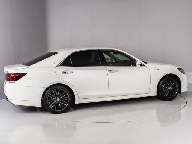 クラウンハイブリッド アスリートＳ　ブラックスタイル　後席モニター（黒本革シート）（スパッタリング１８ＡＷ）（パノラミックビューモニター）（衝突軽減ブレーキ）（踏み間違い防止機能）レーダークルーズ　特別仕様　Ｂｌｕｅｔｏｏｔｈ　レギュラーガソリン仕様（18枚目）