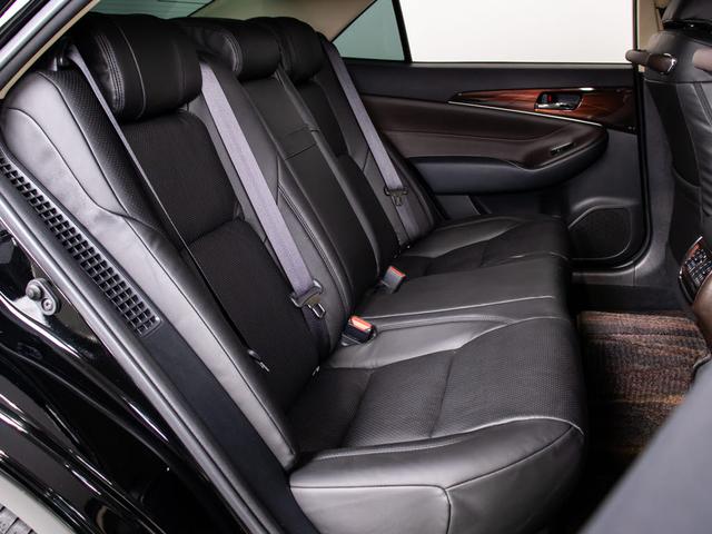 クラウンハイブリッド ロイヤルサルーン　（禁煙車）（黒本革シート）（衝突軽減ブレーキ）（踏み間違い防止機能）レーダークルーズ　アドバンストＰＫＧ　プリクラッシュ　クリアランスソナー　Ｂｌｕｅｔｏｏｔｈ　レギュラーガソリン仕様　記録簿１０枚（36枚目）