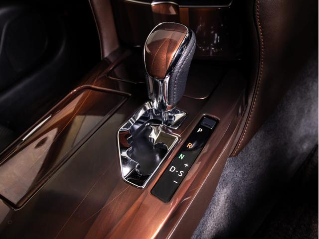 クラウンハイブリッド ロイヤルサルーン　（禁煙車）（黒本革シート）（衝突軽減ブレーキ）（踏み間違い防止機能）レーダークルーズ　アドバンストＰＫＧ　プリクラッシュ　クリアランスソナー　Ｂｌｕｅｔｏｏｔｈ　レギュラーガソリン仕様　記録簿１０枚（44枚目）