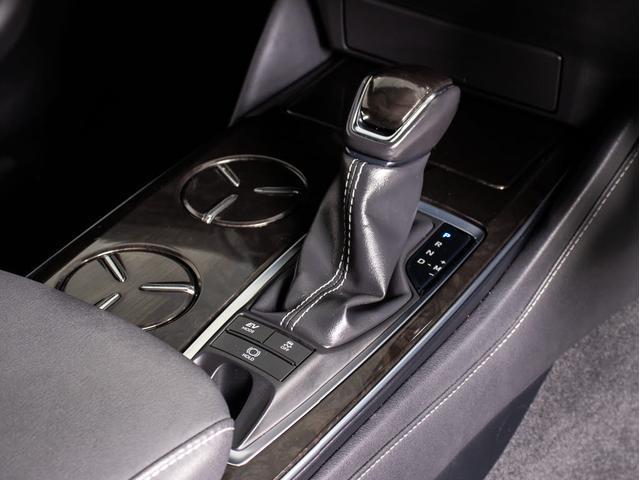 クラウンハイブリッド G-エグゼクティブ (禁煙車)(モデリスタエアロ)(サンルーフ)(黒本革シート)(パノラミックビューモニター)デジタルインナーミラー セーフティPKG+ 衝突軽減 踏み間違い防止 車線逸脱抑制LTA パーキングアシスト(38枚目)