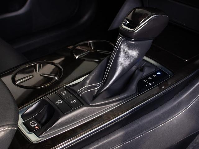 クラウンハイブリッド Ｇ－エグゼクティブ　後期／黒革／プレミアムサウンド／３６０度カメラ／ＨＵＤ／ＢＳＭ／パノラミックビューモニター／後席ＶＩＰ／シートエアコン／シートヒーター／パーキングアシスト／車線逸脱防止／衝突軽減ブレーキ（47枚目）