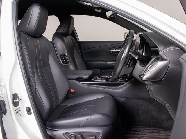 クラウンハイブリッド ＲＳアドバンス　禁煙／法人ワンオーナー／黒革／ＴＲＤエアロ／ＨＵＤ／パノラミックビューモニター／デジタルインナーミラー／セーフティセンス／プリクラッシュセーフティー／レーダークルーズ／レーントレーシングアシスト（7枚目）