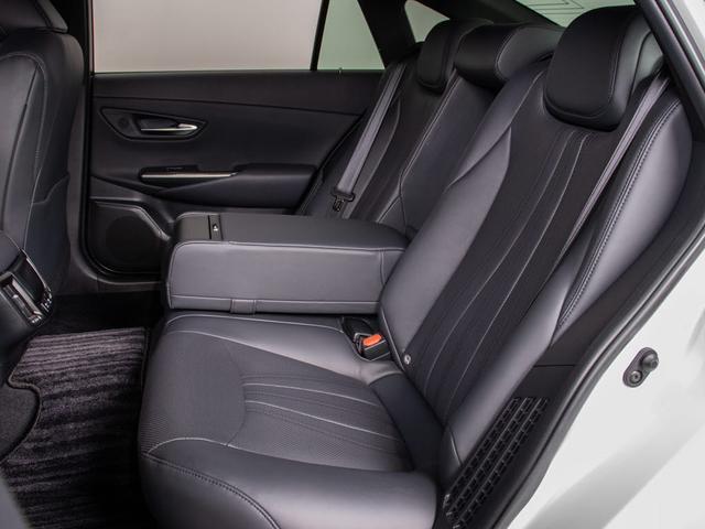 クラウンハイブリッド ＲＳアドバンス　禁煙／法人ワンオーナー／黒革／ＴＲＤエアロ／ＨＵＤ／パノラミックビューモニター／デジタルインナーミラー／セーフティセンス／プリクラッシュセーフティー／レーダークルーズ／レーントレーシングアシスト（36枚目）