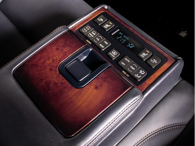 クラウンマジェスタ Fバージョン 後期型(禁煙車)(サンルーフ)(モデリスタ)(黒本革シート)(フルエアロ)(オプション18インチアルミ)(トヨタセーフティセンス)衝突軽減ブレーキ 踏み間違い防止機能 車線逸脱抑制LDA BSM(6枚目)