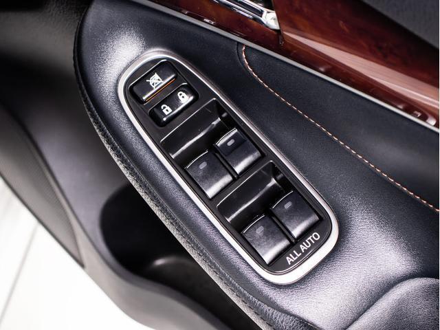 クラウンマジェスタ Fバージョン 後期型(禁煙車)(サンルーフ)(モデリスタ)(黒本革シート)(フルエアロ)(オプション18インチアルミ)(トヨタセーフティセンス)衝突軽減ブレーキ 踏み間違い防止機能 車線逸脱抑制LDA BSM(21枚目)