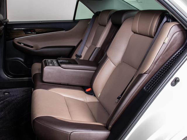 クラウンマジェスタ Ｆバージョン　Ｊ－フロンティア　後期型（禁煙車）（特別仕様車）（オプション１８インチアルミ）（専用コンビレザーシート）（フルエアロ）トヨタセーフティセンス　衝突軽減ブレーキ　踏み間違い防止機能　レーダークルーズ　車線逸脱抑制ＬＤＡ（7枚目）