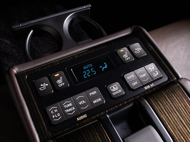 クラウンマジェスタ Ｆバージョン　Ｊ－フロンティア　後期型（禁煙車）（特別仕様車）（オプション１８インチアルミ）（専用コンビレザーシート）（フルエアロ）トヨタセーフティセンス　衝突軽減ブレーキ　踏み間違い防止機能　レーダークルーズ　車線逸脱抑制ＬＤＡ（8枚目）