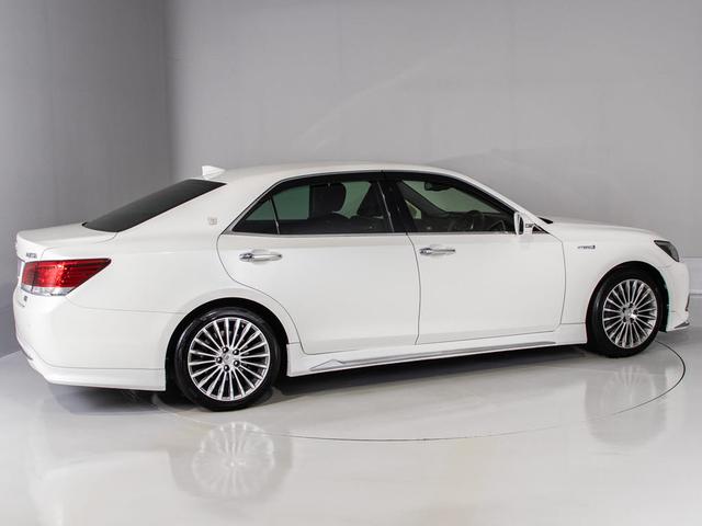 クラウンマジェスタ Ｆバージョン　Ｊ－フロンティア　後期型（禁煙車）（特別仕様車）（オプション１８インチアルミ）（専用コンビレザーシート）（フルエアロ）トヨタセーフティセンス　衝突軽減ブレーキ　踏み間違い防止機能　レーダークルーズ　車線逸脱抑制ＬＤＡ（17枚目）