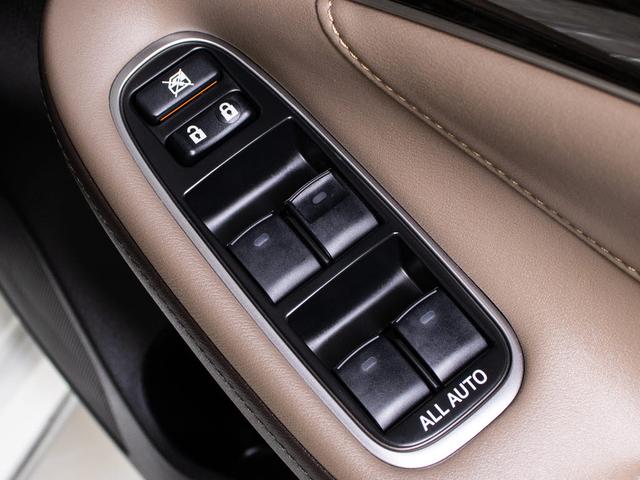 クラウンマジェスタ Ｆバージョン　Ｊ－フロンティア　後期型（禁煙車）（特別仕様車）（オプション１８インチアルミ）（専用コンビレザーシート）（フルエアロ）トヨタセーフティセンス　衝突軽減ブレーキ　踏み間違い防止機能　レーダークルーズ　車線逸脱抑制ＬＤＡ（41枚目）