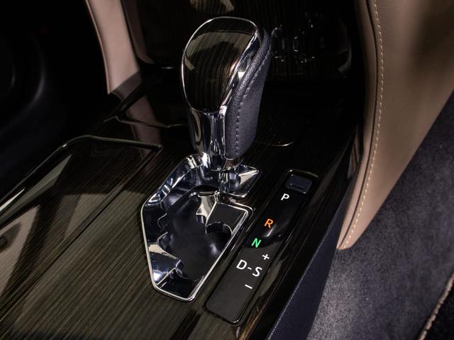 クラウンマジェスタ Ｆバージョン　Ｊ－フロンティア　後期型（禁煙車）（特別仕様車）（オプション１８インチアルミ）（専用コンビレザーシート）（フルエアロ）トヨタセーフティセンス　衝突軽減ブレーキ　踏み間違い防止機能　レーダークルーズ　車線逸脱抑制ＬＤＡ（49枚目）