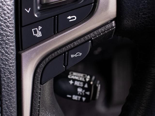 クラウンハイブリッド アスリートG 後期型(禁煙車)(黒本革シート)(パノラミックビューモニター)(20インチアルミ)(フルエアロ)(衝突軽減ブレーキ)(踏み間違い防止機能)レーダークルーズ アダプティブハイビーム Bluetooth(11枚目)