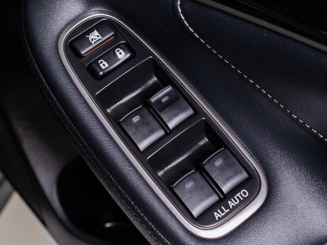 クラウンハイブリッド アスリートG 後期型(禁煙車)(黒本革シート)(パノラミックビューモニター)(20インチアルミ)(フルエアロ)(衝突軽減ブレーキ)(踏み間違い防止機能)レーダークルーズ アダプティブハイビーム Bluetooth(51枚目)