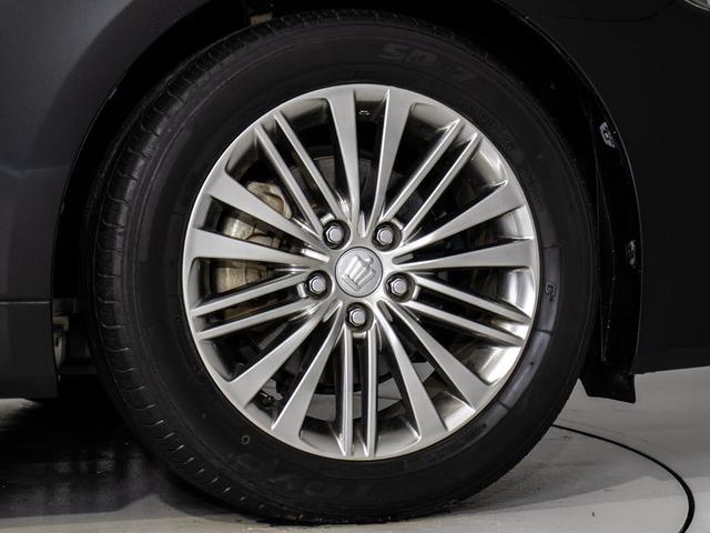 クラウンハイブリッド ロイヤルサルーン ブラックスタイル (特別仕様車)(純正17インチアルミホイール)(リヤコンフォートパッケージ)専用インテリア&エクステリア Bluetooth対応 レギュラーガソリン仕様 シートヒーター HDDマルチ バックカメラ(6枚目)