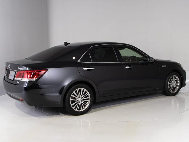 クラウンハイブリッド ロイヤルサルーン ブラックスタイル (特別仕様車)(純正17インチアルミホイール)(リヤコンフォートパッケージ)専用インテリア&エクステリア Bluetooth対応 レギュラーガソリン仕様 シートヒーター HDDマルチ バックカメラ(13枚目)