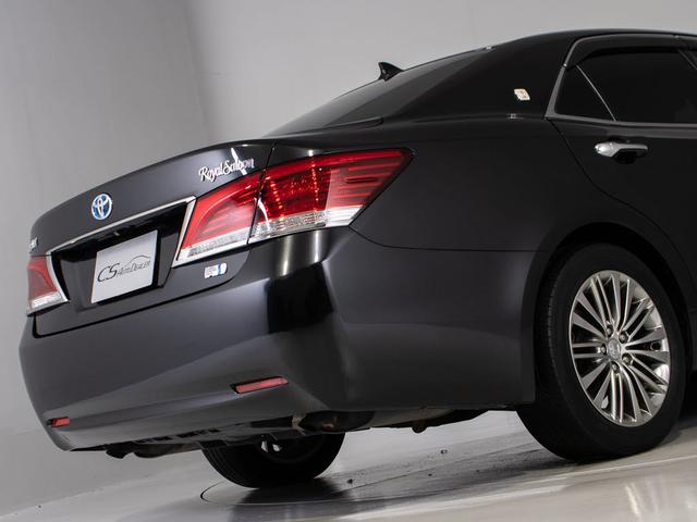 クラウンハイブリッド ロイヤルサルーン ブラックスタイル (特別仕様車)(純正17インチアルミホイール)(リヤコンフォートパッケージ)専用インテリア&エクステリア Bluetooth対応 レギュラーガソリン仕様 シートヒーター HDDマルチ バックカメラ(18枚目)