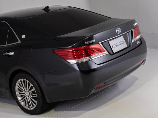 クラウンハイブリッド ロイヤルサルーン ブラックスタイル (特別仕様車)(純正17インチアルミホイール)(リヤコンフォートパッケージ)専用インテリア&エクステリア Bluetooth対応 レギュラーガソリン仕様 シートヒーター HDDマルチ バックカメラ(19枚目)