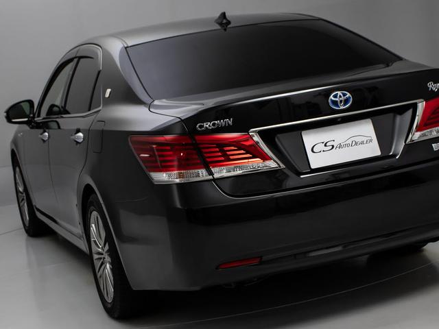 クラウンハイブリッド ロイヤルサルーン ブラックスタイル (特別仕様車)(純正17インチアルミホイール)(リヤコンフォートパッケージ)専用インテリア&エクステリア Bluetooth対応 レギュラーガソリン仕様 シートヒーター HDDマルチ バックカメラ(23枚目)