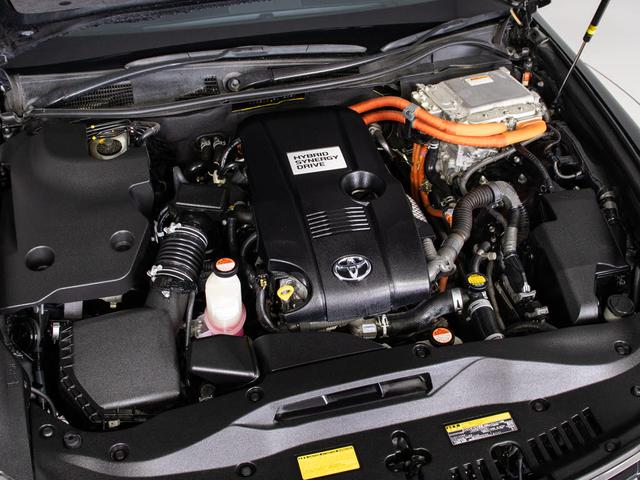 クラウンハイブリッド ロイヤルサルーン ブラックスタイル (特別仕様車)(純正17インチアルミホイール)(リヤコンフォートパッケージ)専用インテリア&エクステリア Bluetooth対応 レギュラーガソリン仕様 シートヒーター HDDマルチ バックカメラ(27枚目)