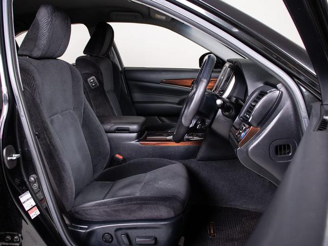 クラウンハイブリッド ロイヤルサルーン ブラックスタイル (特別仕様車)(純正17インチアルミホイール)(リヤコンフォートパッケージ)専用インテリア&エクステリア Bluetooth対応 レギュラーガソリン仕様 シートヒーター HDDマルチ バックカメラ(31枚目)