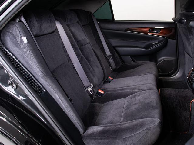 クラウンハイブリッド ロイヤルサルーン ブラックスタイル (特別仕様車)(純正17インチアルミホイール)(リヤコンフォートパッケージ)専用インテリア&エクステリア Bluetooth対応 レギュラーガソリン仕様 シートヒーター HDDマルチ バックカメラ(33枚目)