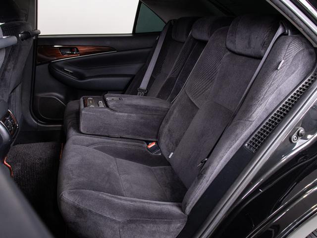 クラウンハイブリッド ロイヤルサルーン ブラックスタイル (特別仕様車)(純正17インチアルミホイール)(リヤコンフォートパッケージ)専用インテリア&エクステリア Bluetooth対応 レギュラーガソリン仕様 シートヒーター HDDマルチ バックカメラ(34枚目)