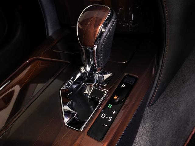 クラウンハイブリッド ロイヤルサルーン ブラックスタイル (特別仕様車)(純正17インチアルミホイール)(リヤコンフォートパッケージ)専用インテリア&エクステリア Bluetooth対応 レギュラーガソリン仕様 シートヒーター HDDマルチ バックカメラ(45枚目)