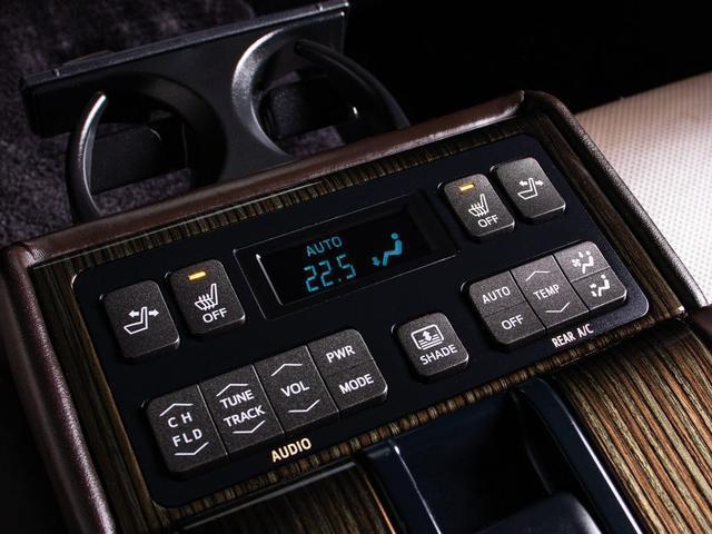 クラウンマジェスタ Fバージョン J-フロンティア 後期型(特別仕様車)(専用コンビレザーシート)(フルエアロ)(セーフティセンス)(衝突軽減ブレーキ)(踏み間違い防止機能)(車線逸脱抑制LDA) BSM レーダークルーズ イージークローザー(36枚目)