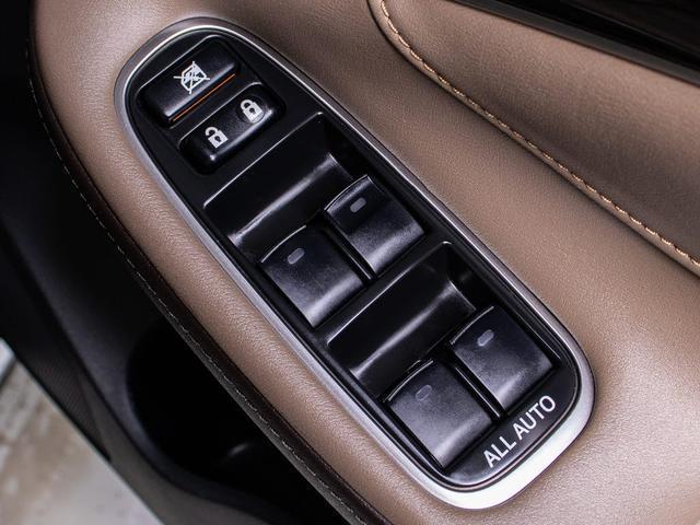 クラウンマジェスタ Fバージョン J-フロンティア 後期型(特別仕様車)(専用コンビレザーシート)(フルエアロ)(セーフティセンス)(衝突軽減ブレーキ)(踏み間違い防止機能)(車線逸脱抑制LDA) BSM レーダークルーズ イージークローザー(67枚目)