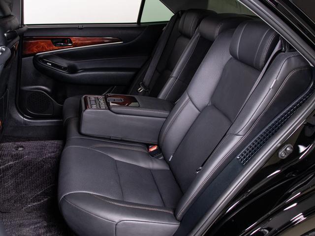 クラウンマジェスタ Fバージョン (禁煙車)(オプション18インチアルミ)(黒本革シート)(フルエアロ)衝突軽減ブレーキ 踏み間違い防止機能 BSM レーダークルーズ アダプティブハイビーム 点検整備記録簿5枚 Bluetooth対応(7枚目)