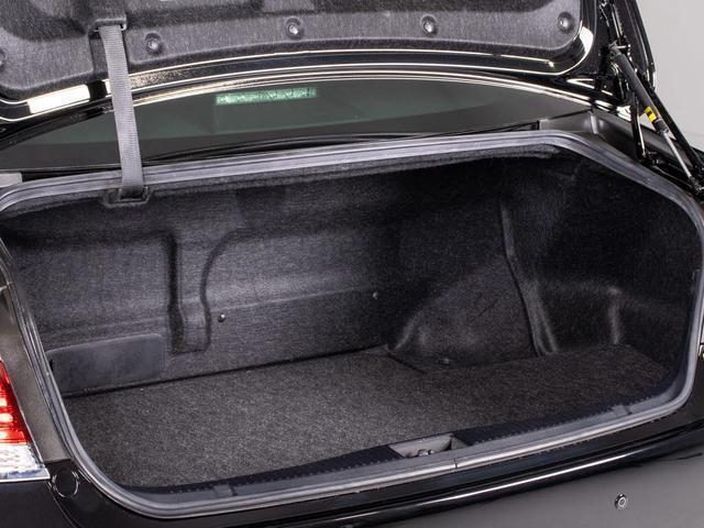 クラウンマジェスタ Fバージョン (禁煙車)(オプション18インチアルミ)(黒本革シート)(フルエアロ)衝突軽減ブレーキ 踏み間違い防止機能 BSM レーダークルーズ アダプティブハイビーム 点検整備記録簿5枚 Bluetooth対応(30枚目)