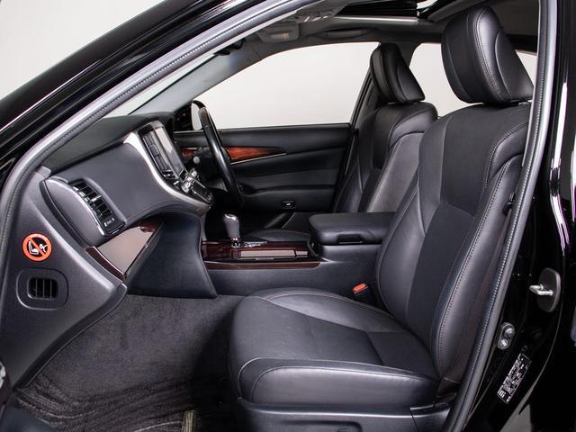 クラウンマジェスタ Fバージョン 後期/サンルーフ/プレミアムサウンド/黒革/パノラミックビューモニター/ブラインドスポットモニター/トヨタセーフティセンス/クリアランスソナー/プリクラッシュセーフティ/フルエアロ/オプション18AW(30枚目)