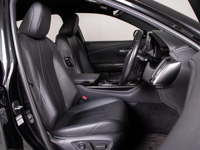 クラウンハイブリッド ＲＳアドバンス　後期型（モデリスタエアロ）（黒本革シート）（社外１９インチアルミ）（パノラミックビューモニター）（セーフティパッケージプラス）デジタルインナーミラー　車線逸脱抑制ＬＴＡ　衝突軽減ブレーキ　記録簿５枚（40枚目）