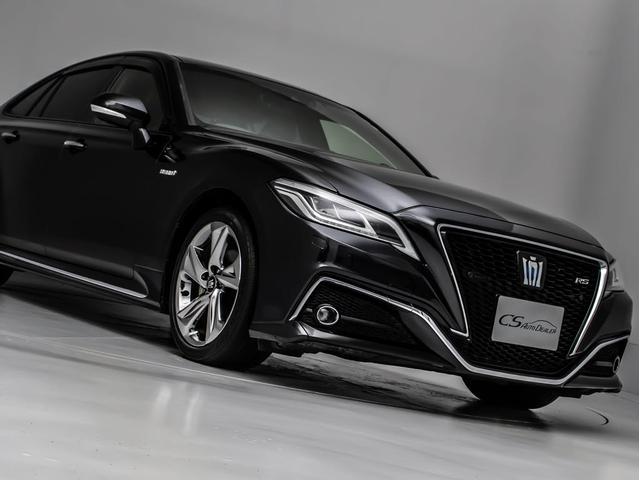 クラウンハイブリッド ＲＳアドバンス　（黒本革シート）（トヨタセーフティパッケージ）シーケンシャルウィンカー　衝突軽減ブレーキ　踏み間違い防止機能　レーダークルーズ　車線逸脱抑制ＬＴＡ　ヘッドアップディスプレイ　４本出しマフラー　ＳＤナビ（5枚目）