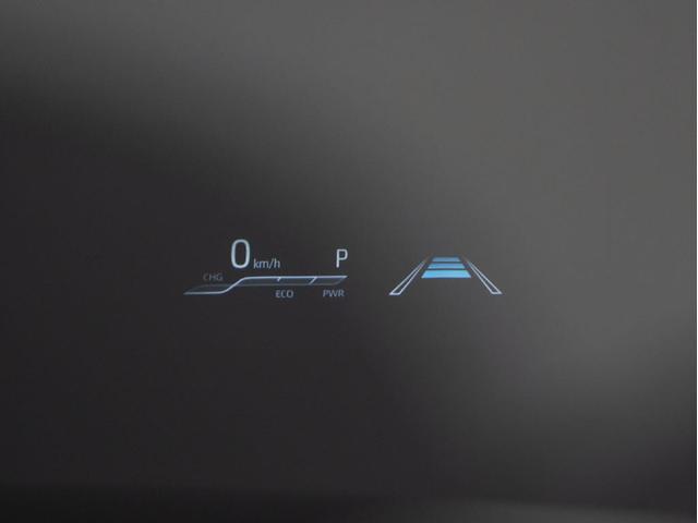 クラウンハイブリッド ＲＳアドバンス　（黒本革シート）（トヨタセーフティパッケージ）シーケンシャルウィンカー　衝突軽減ブレーキ　踏み間違い防止機能　レーダークルーズ　車線逸脱抑制ＬＴＡ　ヘッドアップディスプレイ　４本出しマフラー　ＳＤナビ（7枚目）