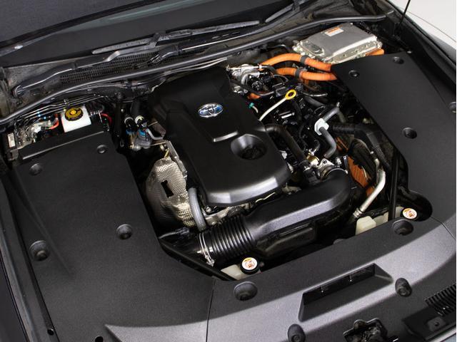 クラウンハイブリッド ＲＳアドバンス　（黒本革シート）（トヨタセーフティパッケージ）シーケンシャルウィンカー　衝突軽減ブレーキ　踏み間違い防止機能　レーダークルーズ　車線逸脱抑制ＬＴＡ　ヘッドアップディスプレイ　４本出しマフラー　ＳＤナビ（27枚目）