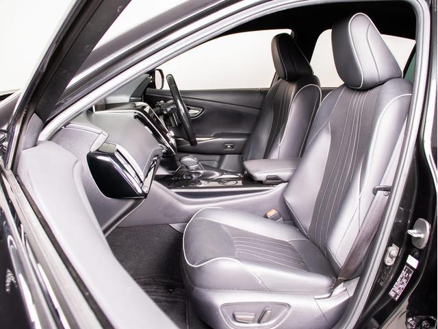 クラウンハイブリッド ＲＳアドバンス　（黒本革シート）（トヨタセーフティパッケージ）シーケンシャルウィンカー　衝突軽減ブレーキ　踏み間違い防止機能　レーダークルーズ　車線逸脱抑制ＬＴＡ　ヘッドアップディスプレイ　４本出しマフラー　ＳＤナビ（32枚目）